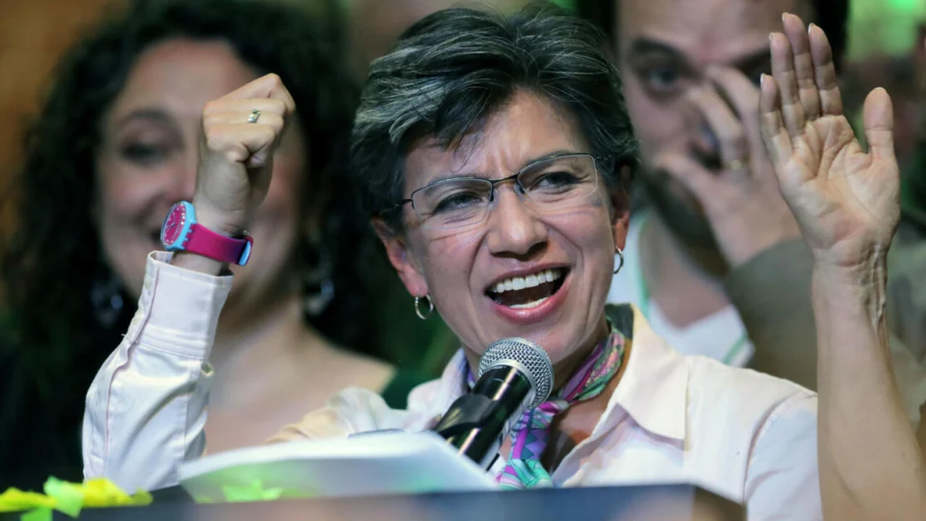 El viraje político de Claudia López ante un centro cada vez más diluido