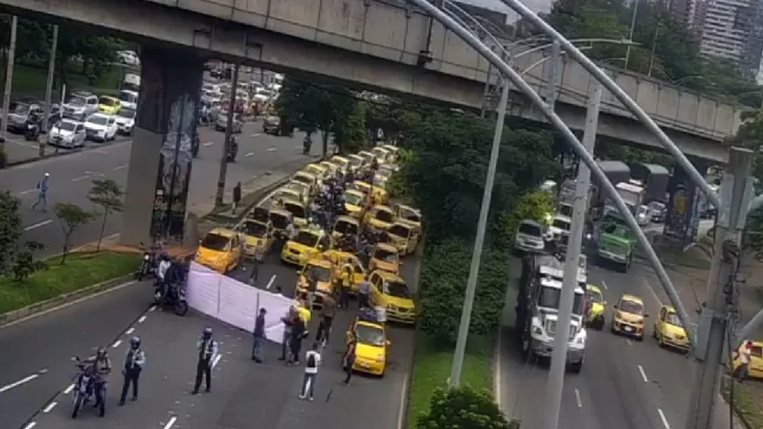 Cómo va el paro de taxistas en Medellín hoy