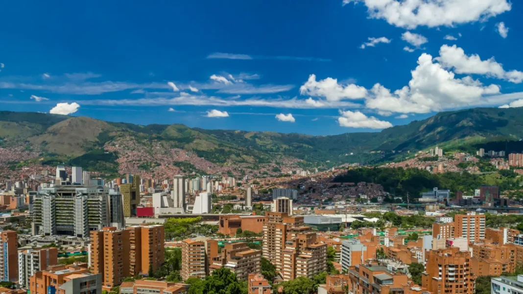 Medellín ya no vive principalmente de la industria, descubra aquí en qué se ha convertido