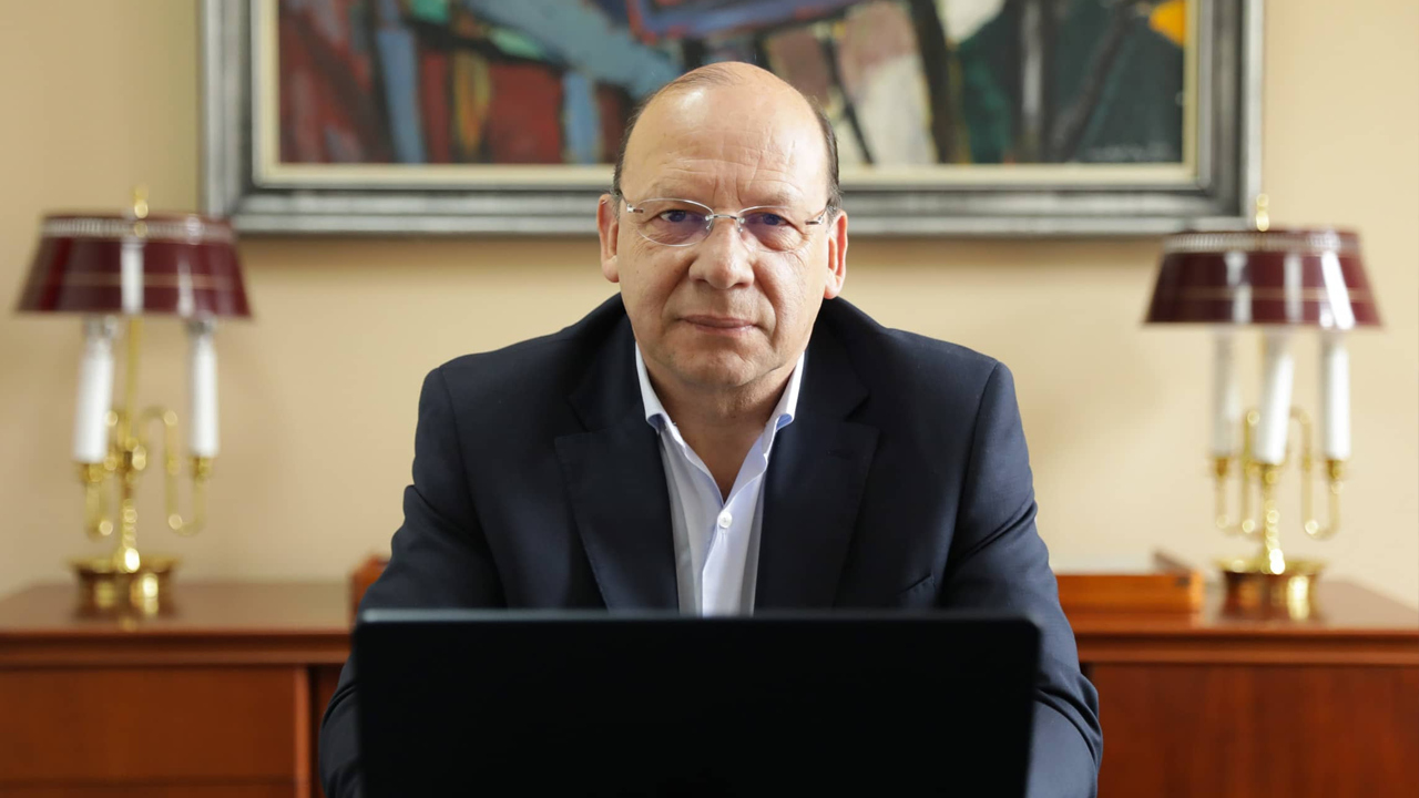 El Congreso aprobó el Presupuesto General de la Nación 2026 por $546,9 billones, priorizando educación, salud y deuda pública, aunque genera críticas por posibles fines electorales.