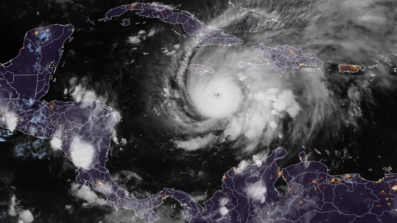 Videos en vivo de la llegada del huracán Melissa a Jamaica 1 Jamaica vive su peor tormenta del siglo: el huracán Melissa toca tierra con vientos de 298 km/h