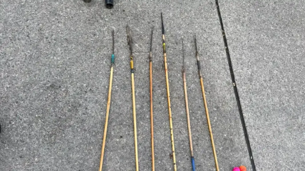 Indígenas atacaron policías con flechas, bloquean Calle 26 y provocan caos en Bogotá