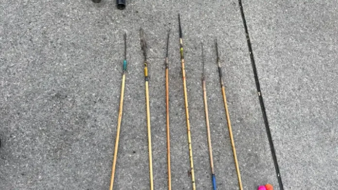 Indígenas atacaron policías con flechas, bloquean Calle 26 y provocan caos en Bogotá