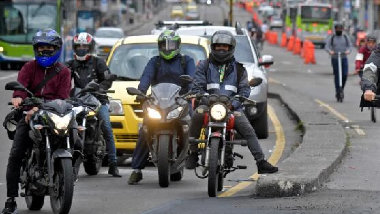 Las motos deben respetar las normas Las motos deben respetar las normas