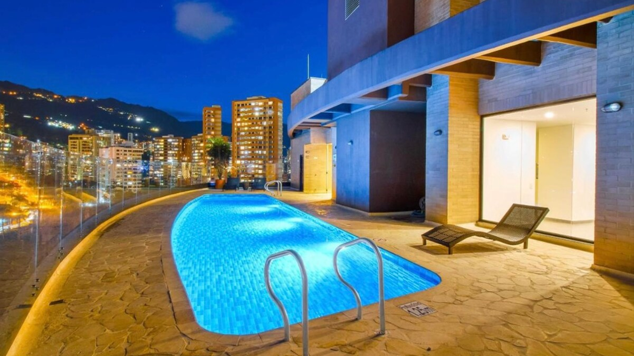 En Colombia, una de las propiedades más exclusivas es una casa en El Poblado, Medellín, con 1.100 metros cuadrados de construcción en un lote de 4.700.