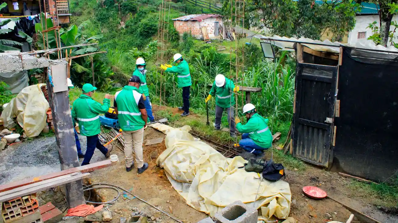 Loteo ilegal en Medellin 1.467 construcciones desmontadas en lo que va del ano 1