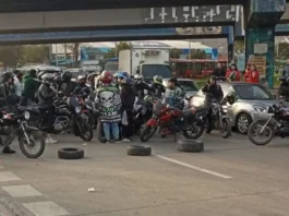 Vías bloqueadas y transmilenio cerrado hoy por manifestaciones de motociclistas en Bogotá