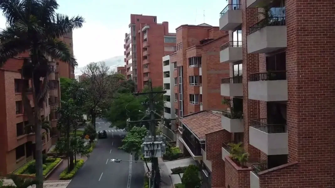 Medellín desplaza a Bogotá como la ciudad con los arriendos más altos del país