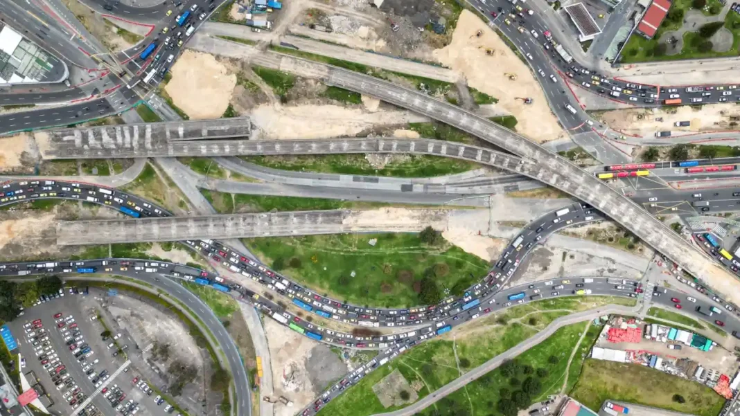 ¿Cuánto tiempo dura la implosión de puentes en Puente Aranda en Bogotá?