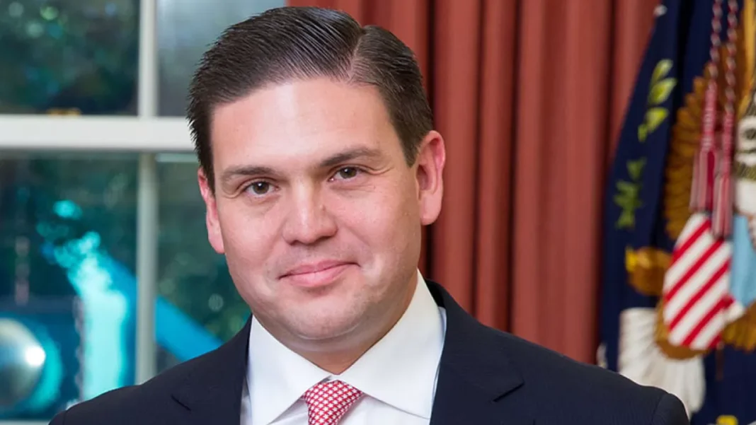 Juan Carlos Pinzón da un paso decisivo en su camino a la Presidencia y logra un apoyo clave que podría reconfigurar las alianzas de la derecha de cara a 2026.