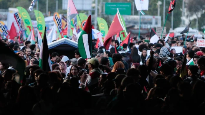 Las protestas por Palestina en Colombia deben mantenerse pacíficas. La violencia y los desmanes registrados en Bogotá y Medellín no pueden justificarse en nombre de ninguna causa.