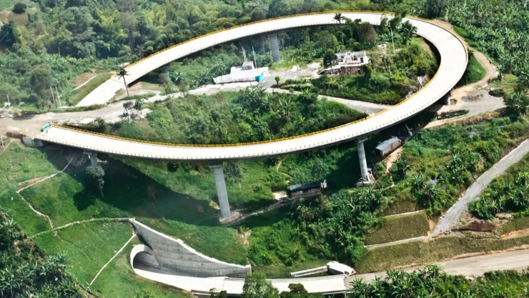 Los proyectos de infraestructura en Colombia enfrentan una crisis, 33 obras viales y férreas están en litigios que amenazan la inversión pública y frenan el desarrollo del país.