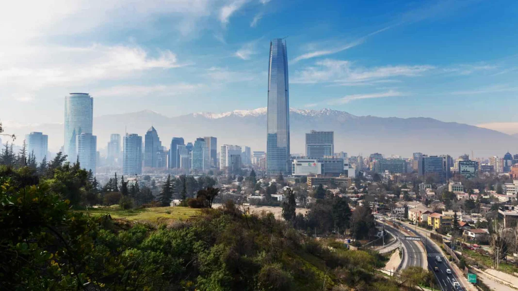 Chile fue reconocido por el Allianz Global Wealth Report 2025 como el país con mayor riqueza financiera de Latinoamérica, consolidando su título de la Suiza de Sudamérica.