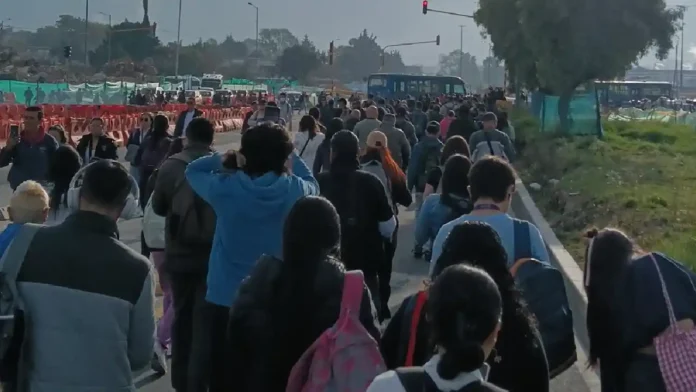 Más de 15 estaciones de Transmilenio cerradas y 400 mil usuarios afectados: así avanza la movilidad en Bogotá