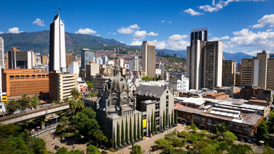 Medellín ya no vive principalmente de la industria, descubra aquí en qué se ha convertido
