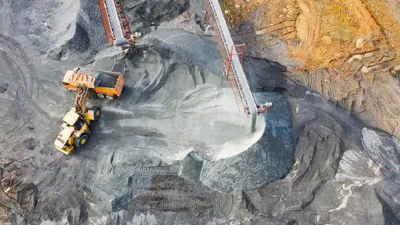 Inversión extranjera en minería cayó 31% en Colombia: señales de alerta en el sector extractivo 1 Inversión extranjera en minería colombiana cayó 31% en el primer trimestre del año