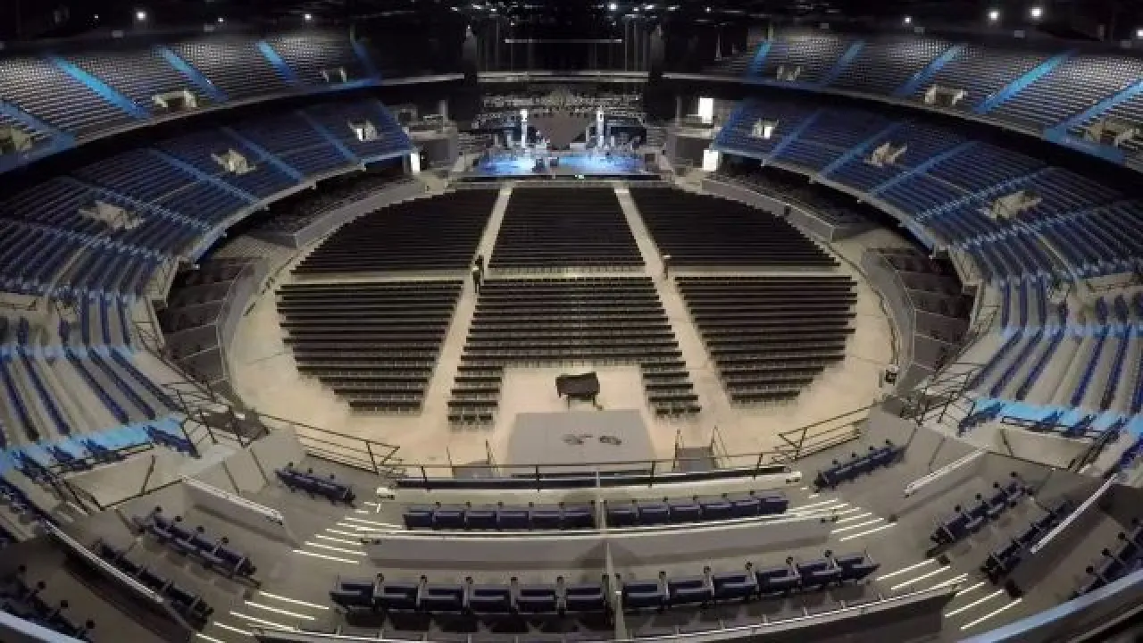 ¿Cuantas personas entran en el Movistar Arena