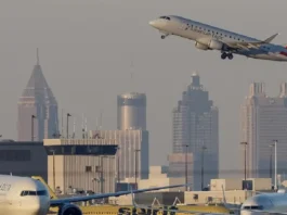 Los 40 aeropuertos en Estados Unidos que reducen vuelos desde este viernes