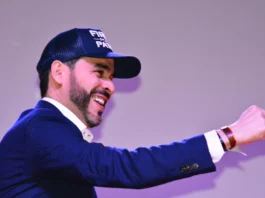 El abogado Abelardo de La Espriella reunió a más de 15.000 personas en Bogotá durante su lanzamiento presidencial, consolidando su figura como uno de los nuevos protagonistas de la política colombiana.