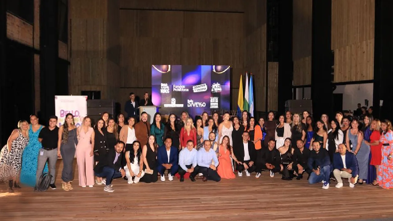 Bello reconoce a sus lideres en inclusion durante la primera edicion de Transformando Historias 1