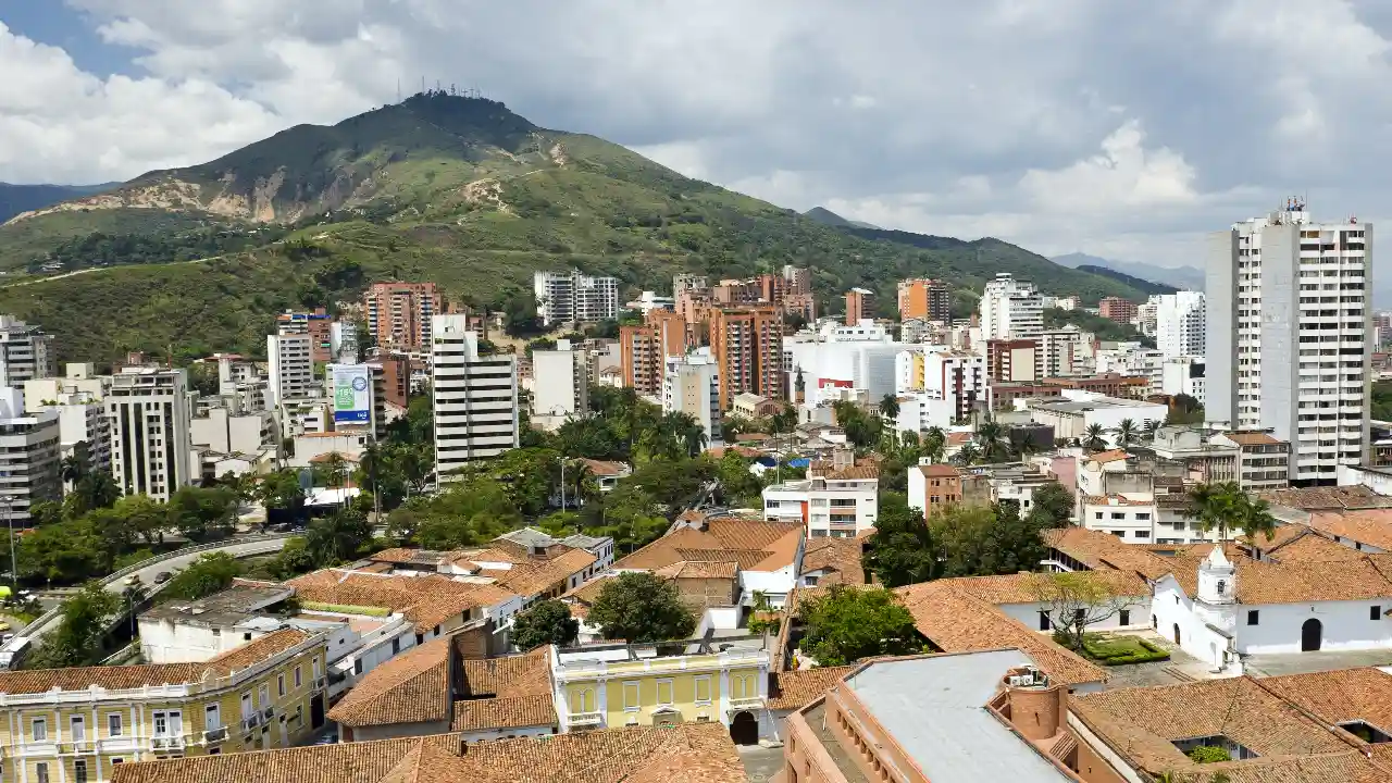 Cali: ideas, arte contemporáneo y recorridos nocturnos