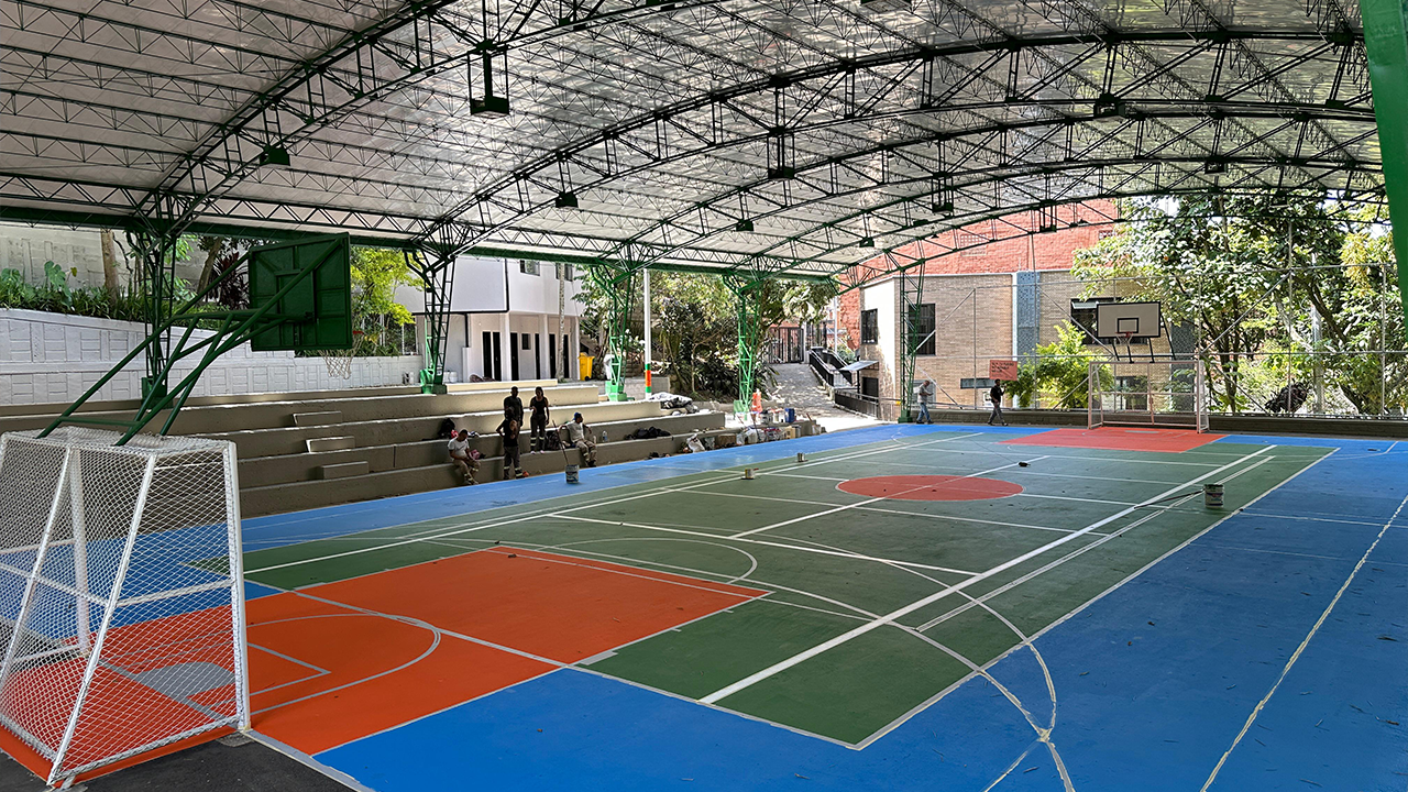 Obras Públicas en Envigado: avances en 2025 y planes de 2026 en la voz de Juan José Orozco 2 El presupuesto asignado ronda los 120.000 millones de pesos. Hacemos inversiones en diferentes sectores: mejoramiento de la infraestructura vial, social, educativa, cultural y deportiva, además de obras de mitigación y manejo del riesgo.