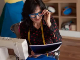 Emprender con bajo presupuesto en Colombia es posible si aprovechas herramientas digitales, formación gratuita y programas públicos que impulsan nuevas ideas.