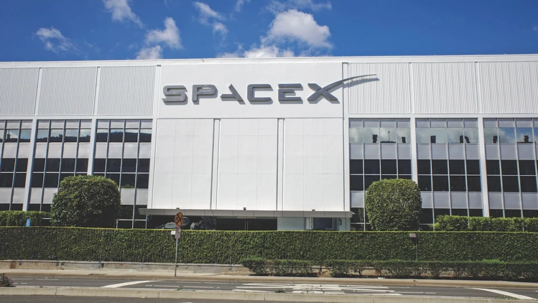 SpaceX, liderada por Elon Musk, adquirió las licencias AWS-3 de EchoStar por US$2.600 millones, reforzando su red Starlink y su liderazgo en el mercado global de internet satelital.