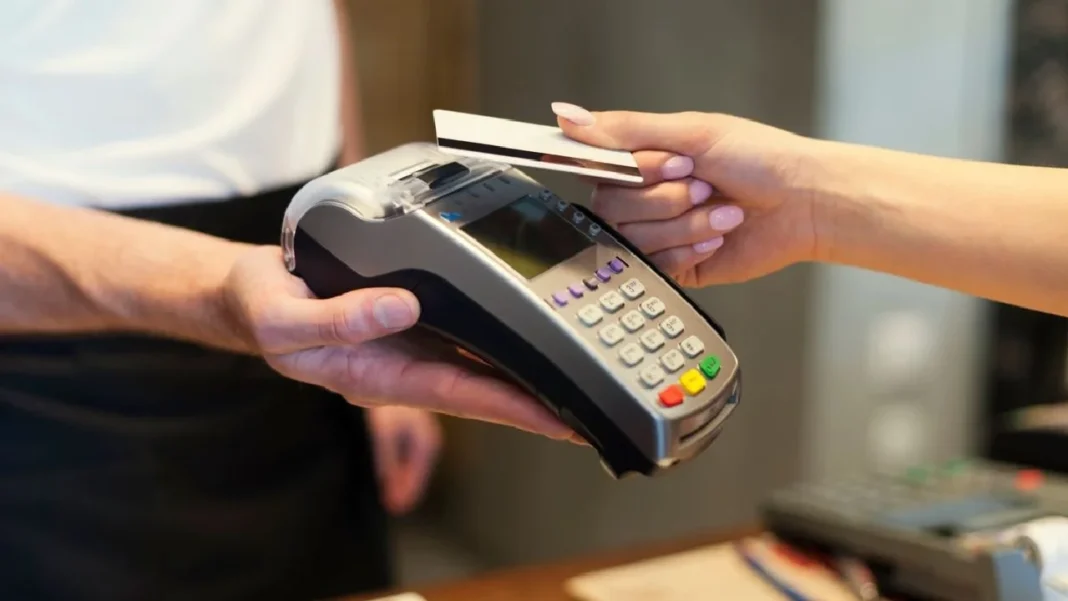 Estos son los factores que incidieron en la caída del consumo de los colombianos durante octubre, según Raddar