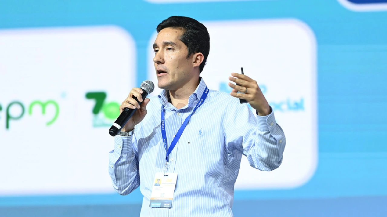 Los riesgos de aumentar el salario mínimo a $1.800.000: analiza Fedesarrollo Los riesgos de aumentar el salario mínimo a $1.800.000: analiza Fedesarrollo