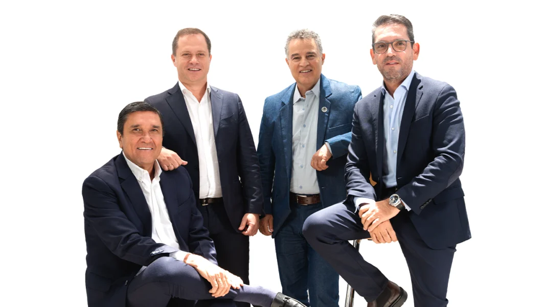 La Fuerza de las Regiones atraviesa su primera gran crisis política luego de que los exgobernadores Juan Guillermo Zuluaga y Héctor Olimpo Espinosa chocaran por el método y la fecha para elegir al candidato presidencial que representará a la coalición en 2026.