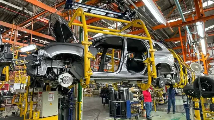 Gobierno afina decreto para acelerar la producción y exportación de autos en el país