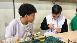 El proyecto de dron híbrido aéreo-marino con el que estudiantes ganaron premio