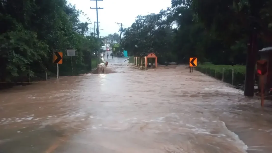 Las inundaciones en Silvania dejaron un muerto, tres desaparecidos y graves daños en viviendas tras crecientes súbitas que sorprendieron al municipio durante una intensa noche de lluvias.