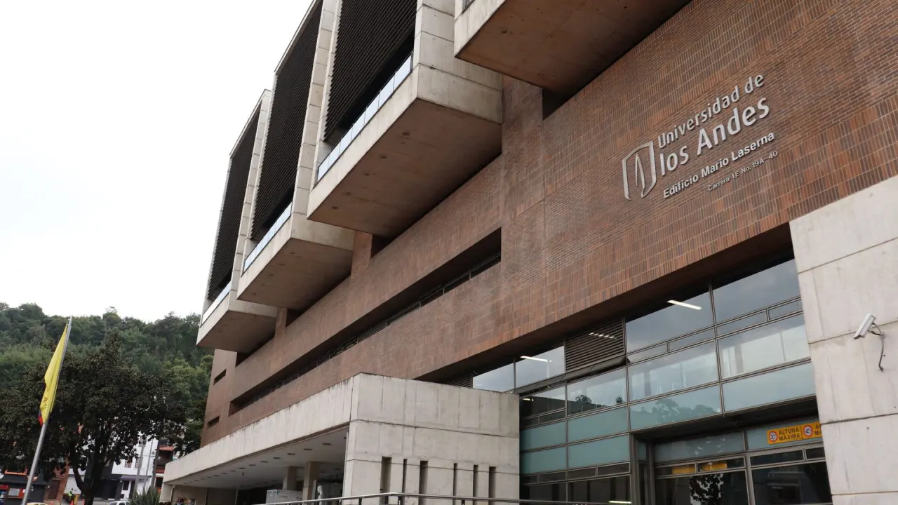 U-Sapiens 2025-2: Nacional, Antioquia y Los Andes dominan el listado de calidad académica 1 La nueva edicion del Ranking U Sapiens confirmo el dominio de la Universidad Nacional la Universidad de Antioquia y Los Andes en los indicadores de investigacion del pais