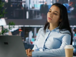 Los países donde más tiempo pasan sus ciudadanos trabajando