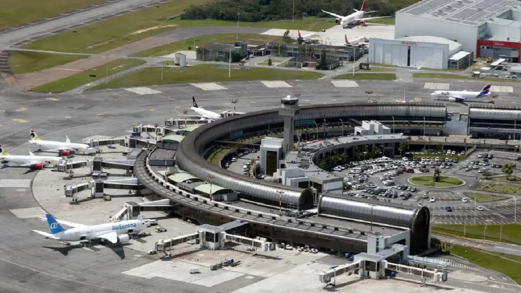 Aerocivil implementará centro de información de vuelo en Medellín para optimizar operaciones aéreas