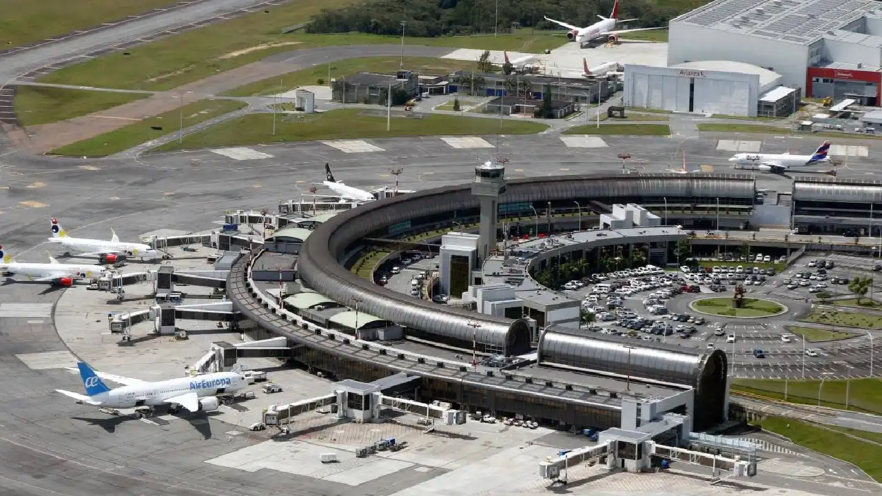 Aerocivil implementará centro de información de vuelo en Medellín para optimizar operaciones aéreas Aerocivil implementará centro de información de vuelo en Medellín para optimizar operaciones aéreas