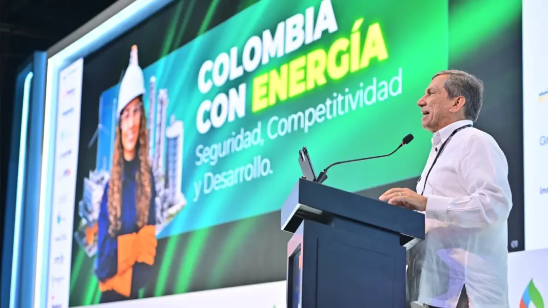 La VIII Cumbre de Petróleo, Gas y Energía inició con un fuerte llamado a tomar decisiones inmediatas que definan el abastecimiento energético y la estabilidad económica de Colombia.