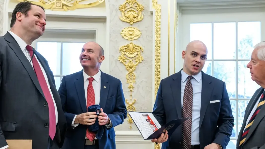 La foto de Estados Unidos donde salen Petro y Maduro con uniforme de prisioneros