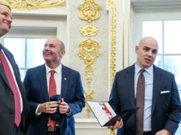 La foto de Estados Unidos donde salen Petro y Maduro con uniforme de prisioneros