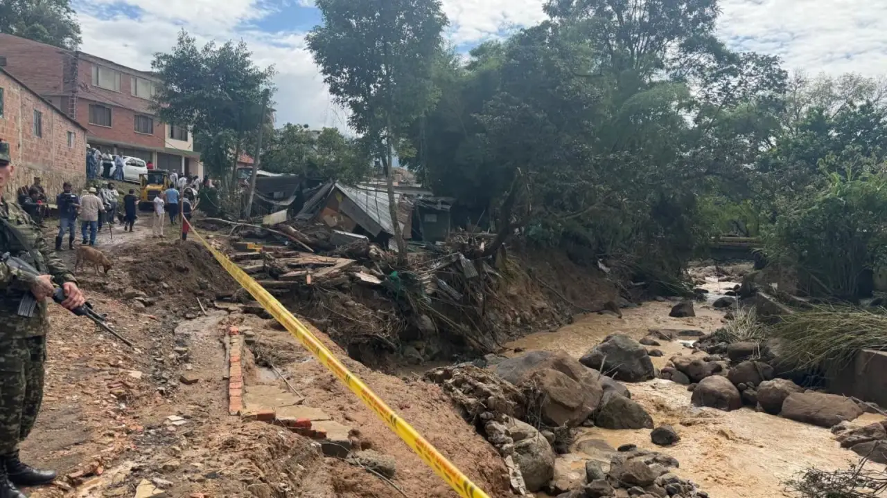 Último reporte de daños tras inundaciones en Silvania, Cundinamarca 1 Inundaciones en Silvania dejan un muerto, desaparecidos y graves daños en viviendas