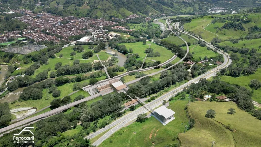 Qué se sabe de la recuperación del Ferrocarril de Antioquia, viejo ícono del departamento