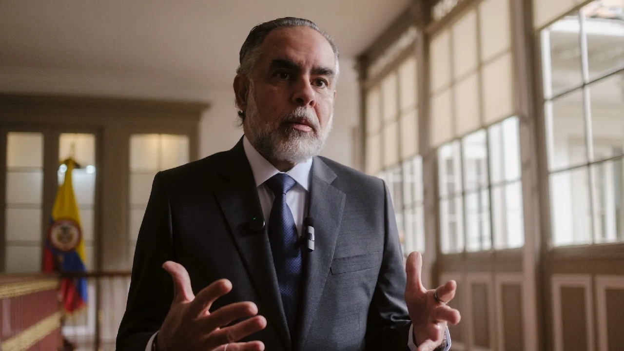 Armando Benedetti denuncia allanamiento de su vivienda y acusa a magistrada Cristina Lombana de persecución judicial