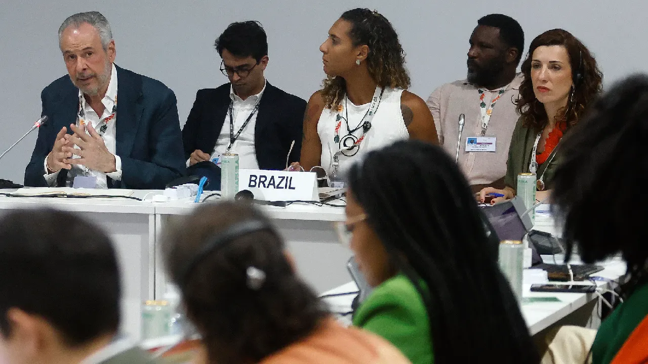 Controversia en la COP30: desaparece plan mundial para dejar atrás los combustibles fósiles