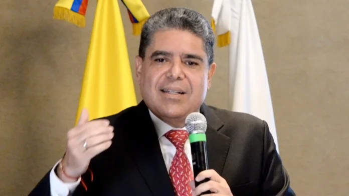 Contralor advierte que déficit del Fondo de Estabilización equivale a veinte reformas tributarias
