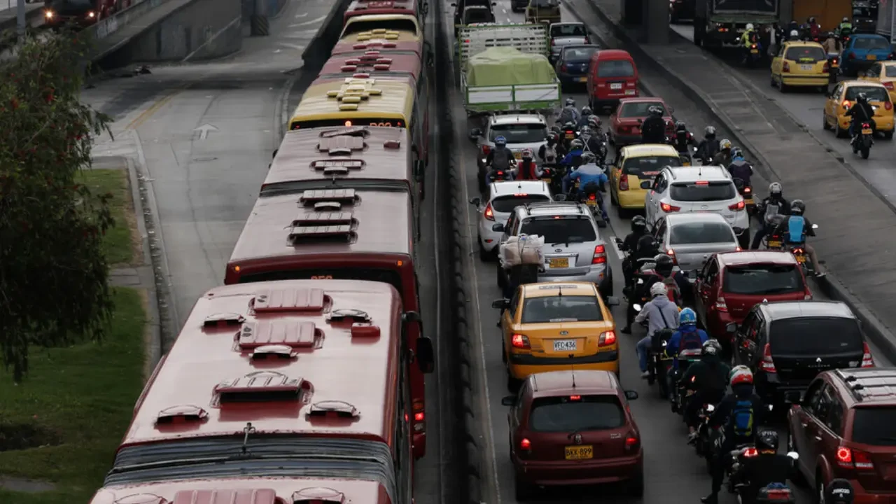 Impacto en la Calle 26: estaciones cerradas y rutas ajustadas