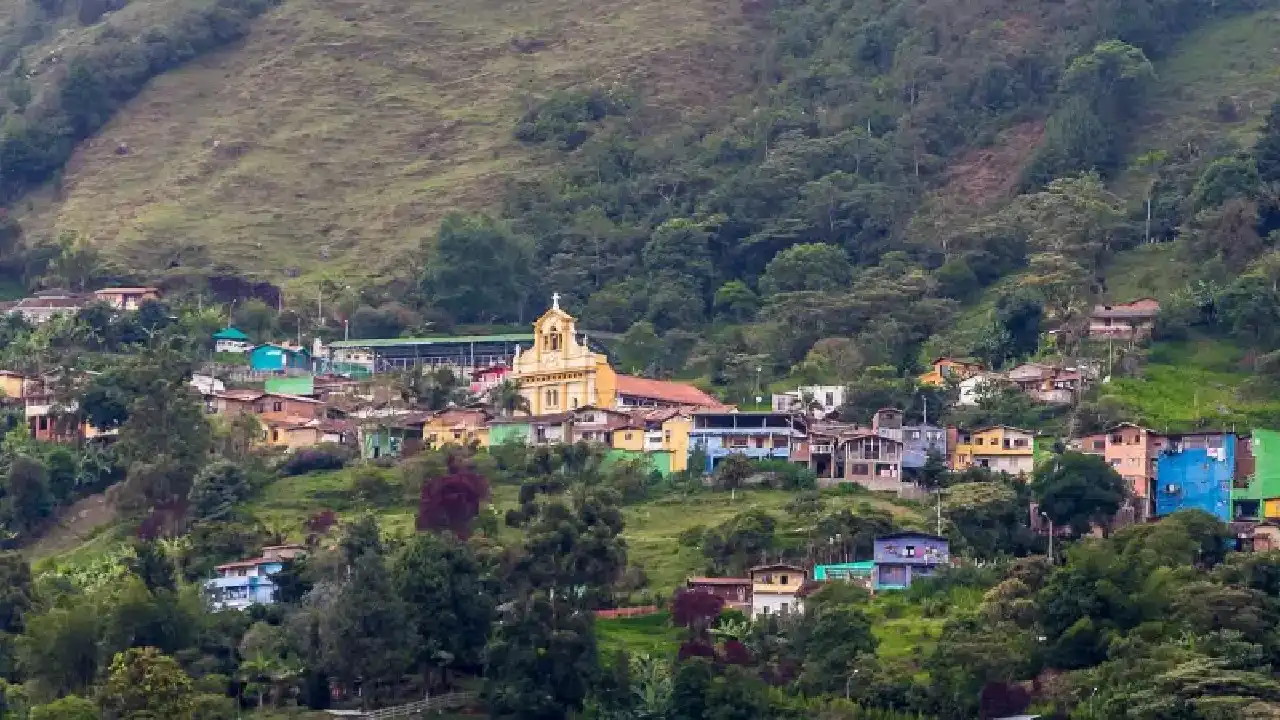 ¿Qué pasó en la vía vieja a San Sebastián de Palmitas en Medellín hoy? 3 ¿Que paso en la via vieja a San Sebastian de Palmitas en Medellin hoy