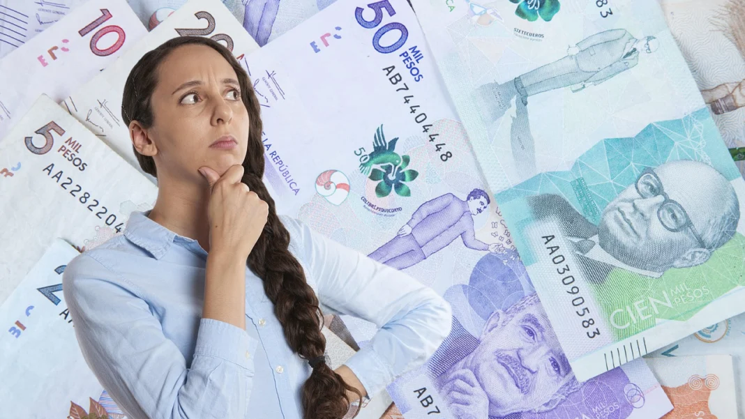 Un análisis jurídico advierte que los trabajadores que en 2025 ganaban más de un salario mínimo, pero menos de $2 millones, deberán recibir ajuste salarial obligatorio en 2026.