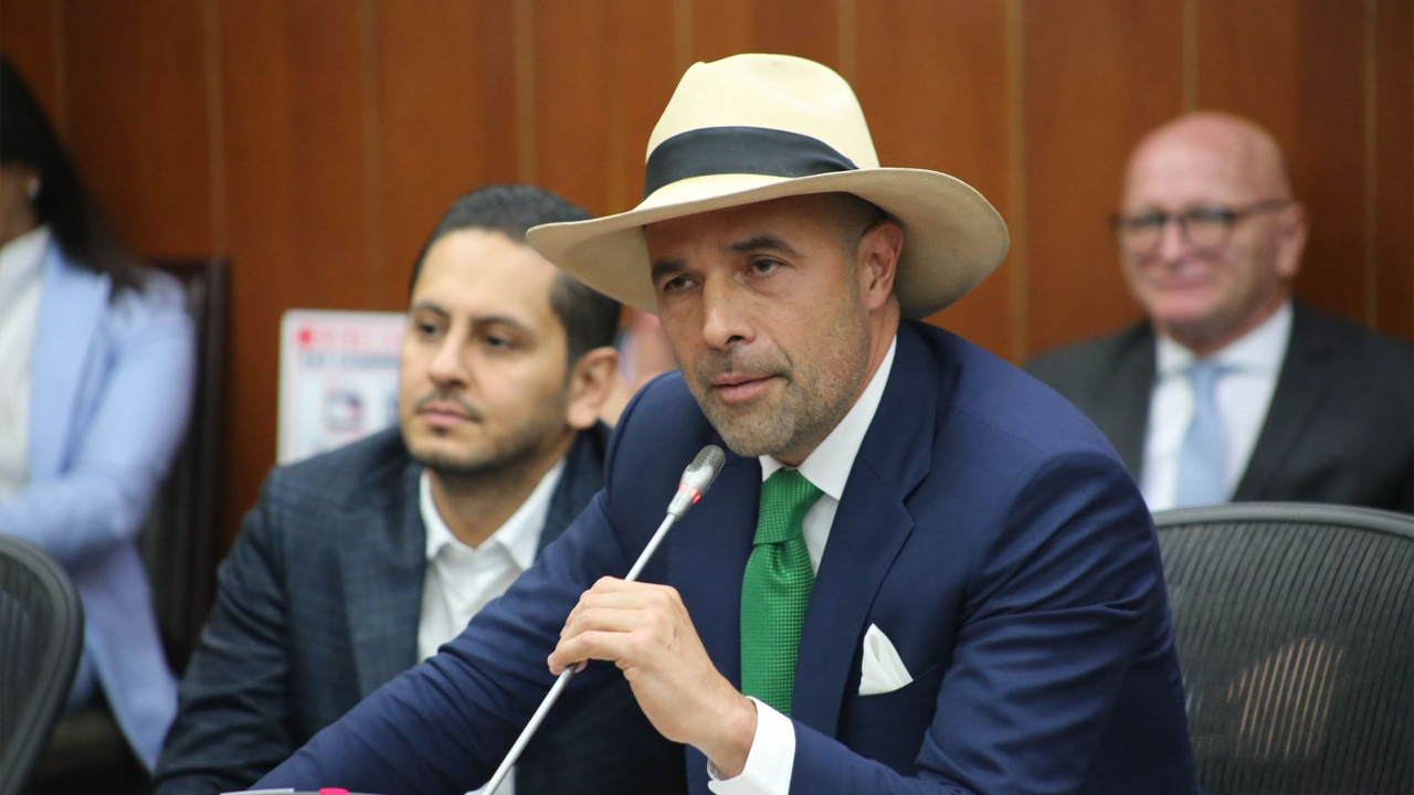 Centro Democrático oficializa la lista a la Cámara por Antioquia 1 Andrés Guerra, quien semanas atrás renunció a su aspiración presidencial y encabezará la lista por Antioquia con el número 101 en el tarjetón.